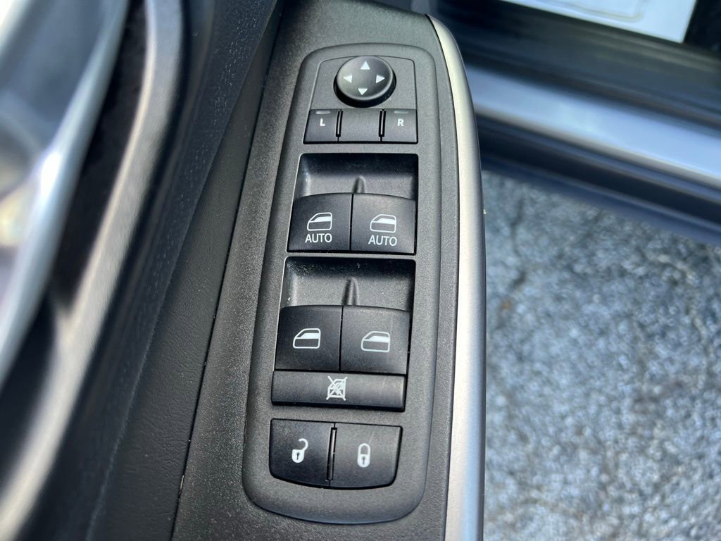 Used 2022 Jeep Cherokee Limited image 30