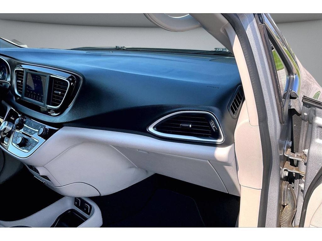 Certified 2019 Chrysler Pacifica Touring Plus FWD image 49
