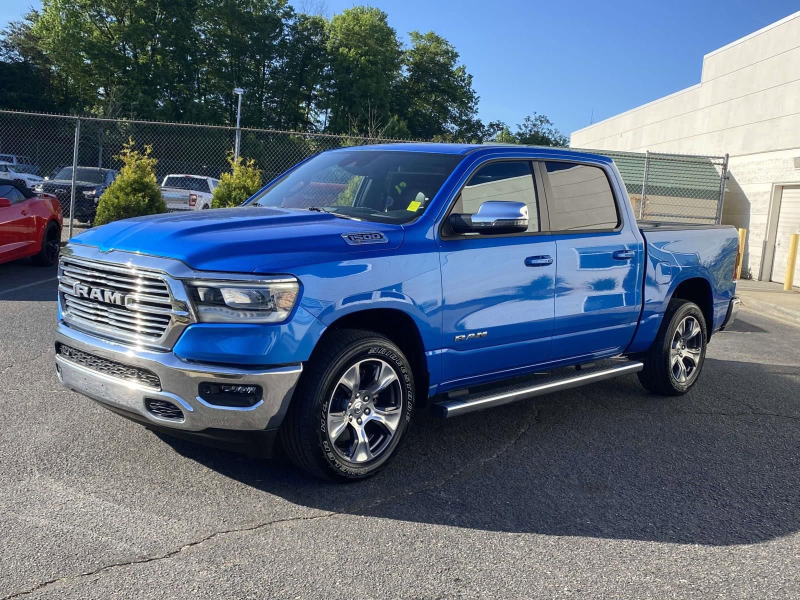 Used 2023 RAM 1500 Laramie AWD/4WD image 3