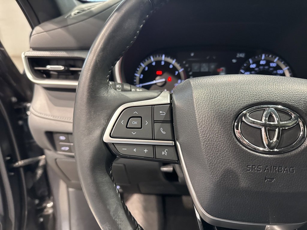 Used 2022 Toyota Highlander XSE image 25