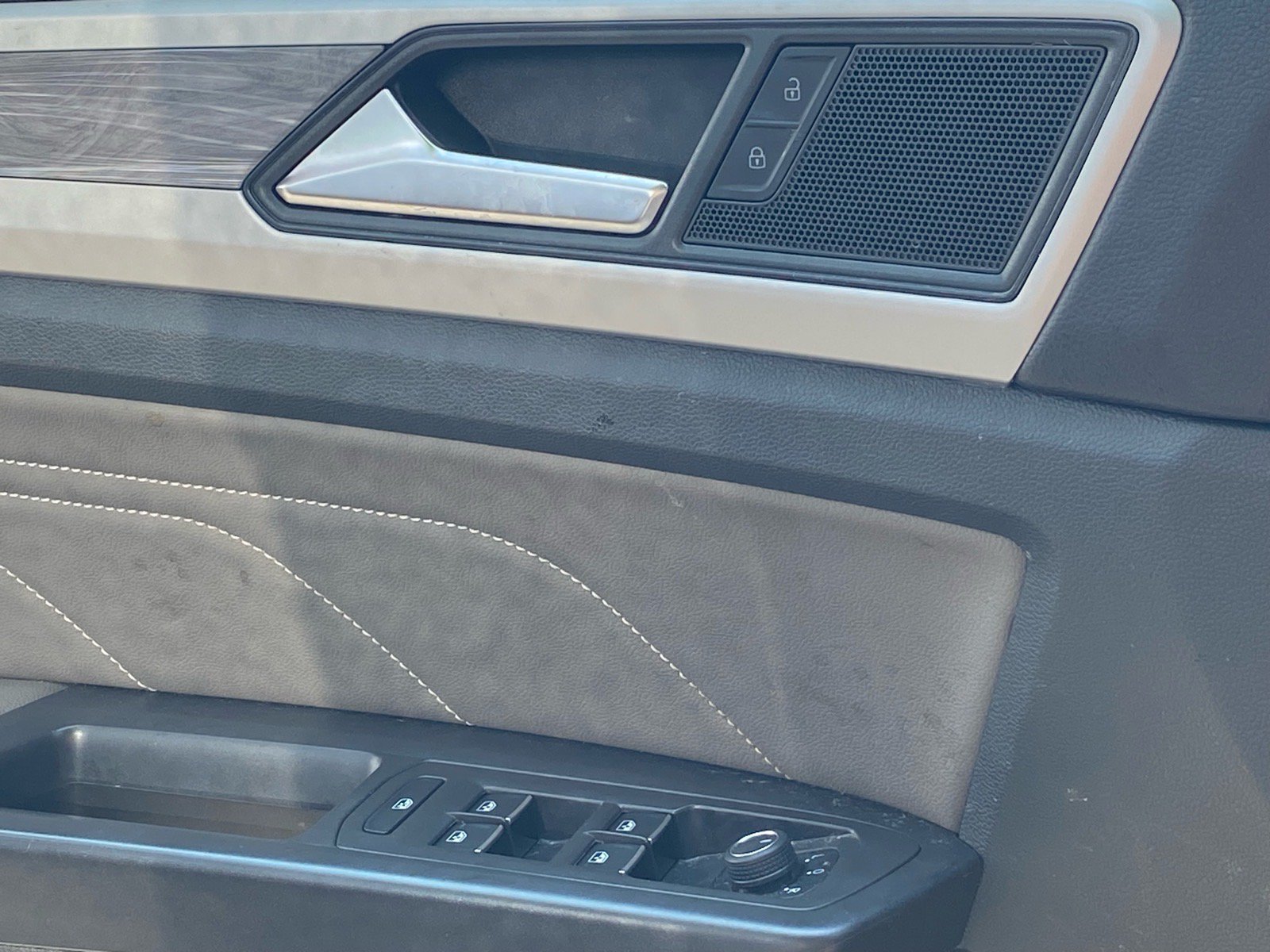 Certified 2023 Volkswagen Atlas Cross Sport SE w/ Panoramic Sunroof Package AWD/4WD image 12