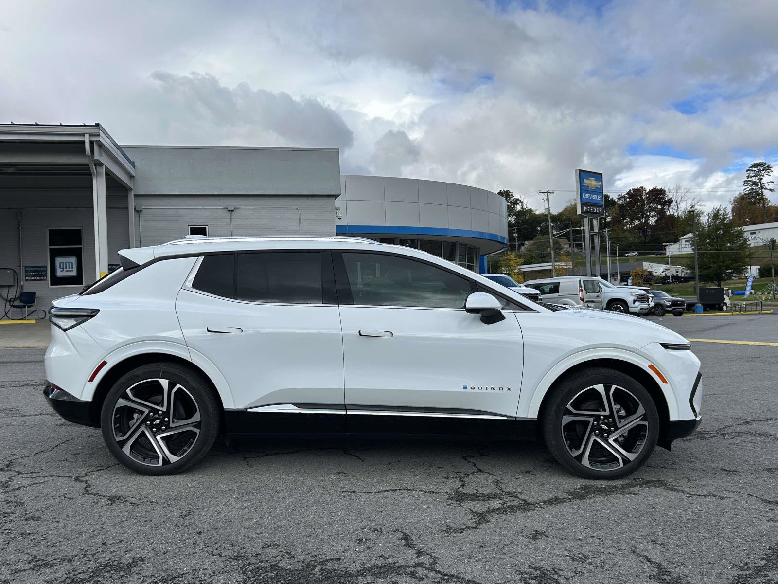 New 2026 Chevrolet Equinox EV LT image 2