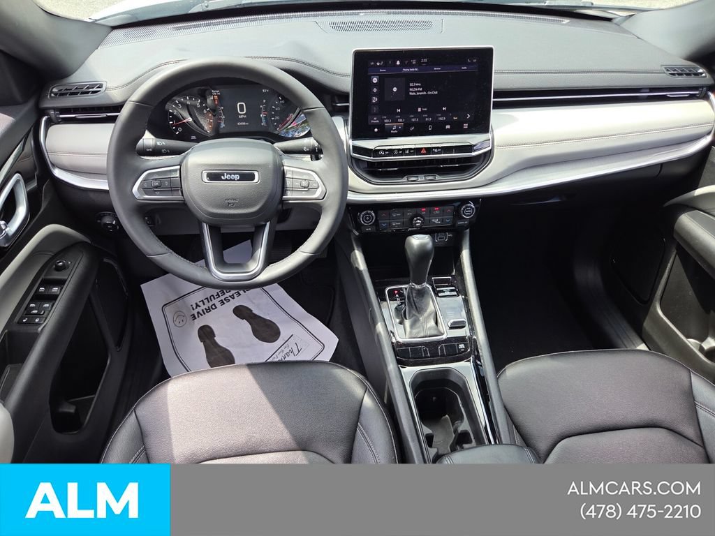 Used 2025 Jeep Compass Limited AWD/4WD image 10