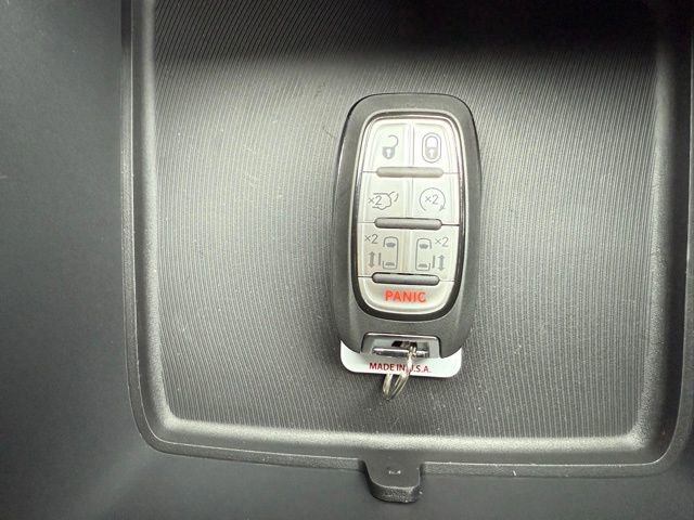 New 2026 Chrysler Pacifica Select w/ S Appearance Package AWD/4WD image 24
