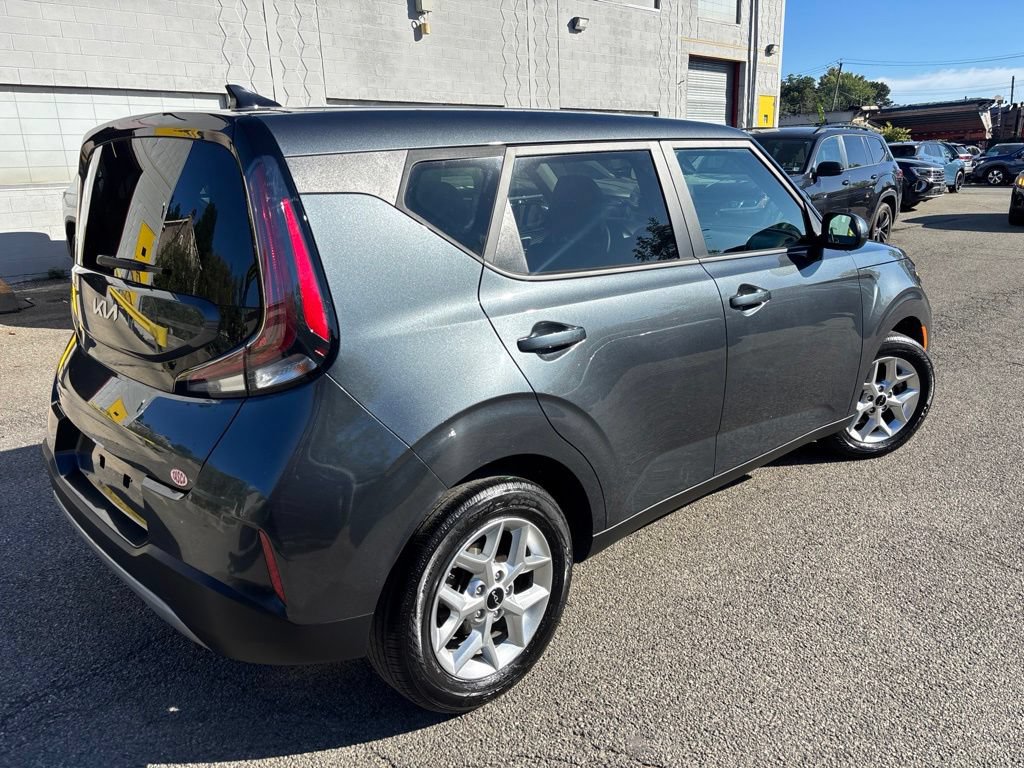 Used 2024 Kia Soul LX w/ Option Group 015 FWD image 6