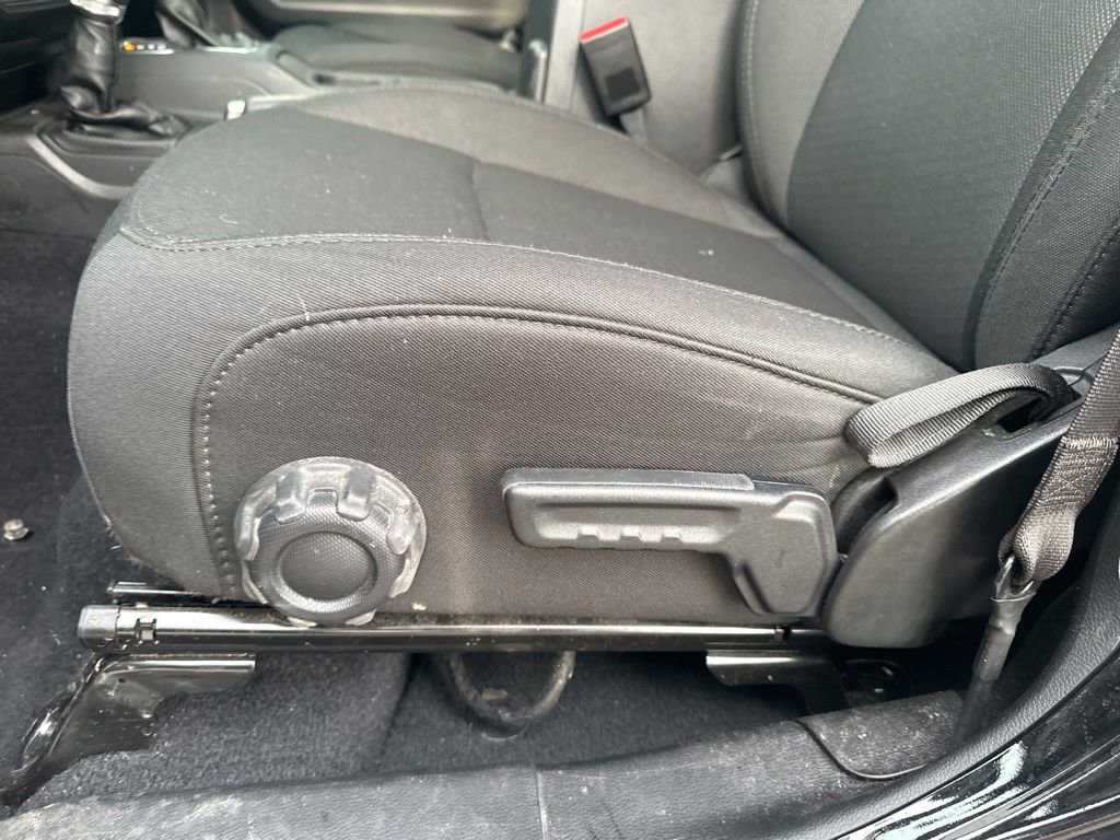 Used 2023 Jeep Wrangler Unlimited w/ Cold Weather Group image 17