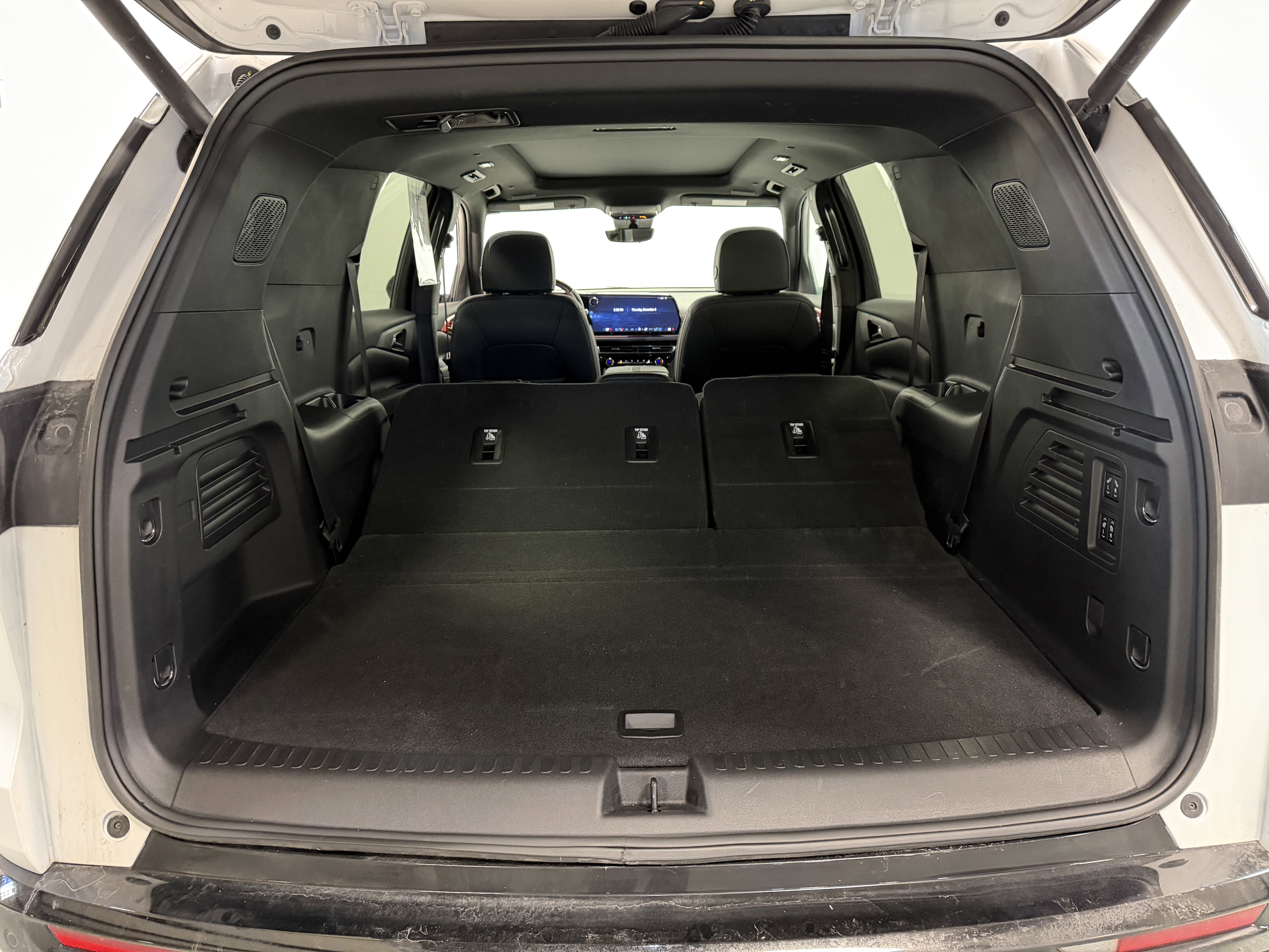 Used 2024 Chevrolet Traverse RS image 30