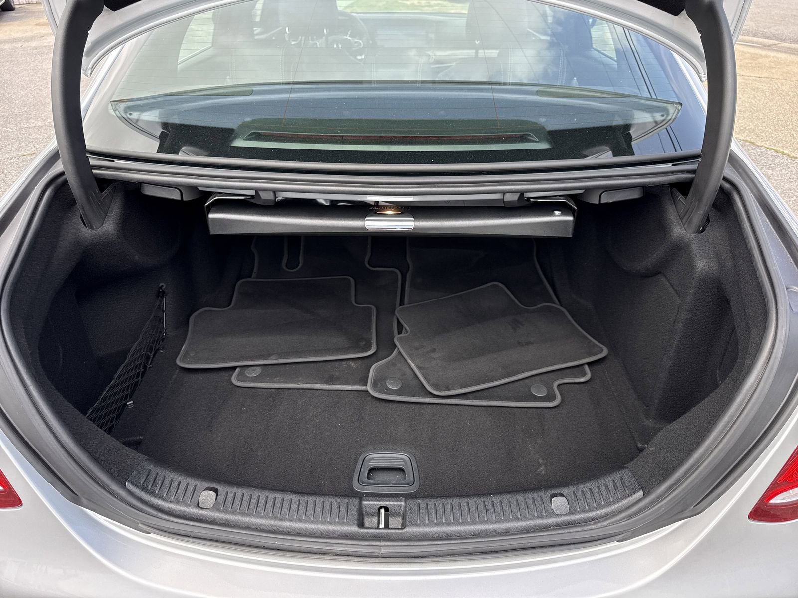 Used 2017 Mercedes-Benz E 300 4MATIC image 31