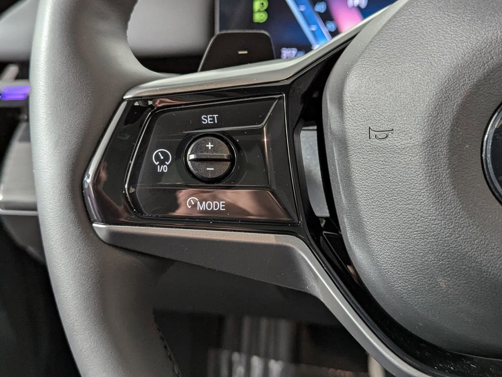 Used 2025 BMW 530i xDrive image 33