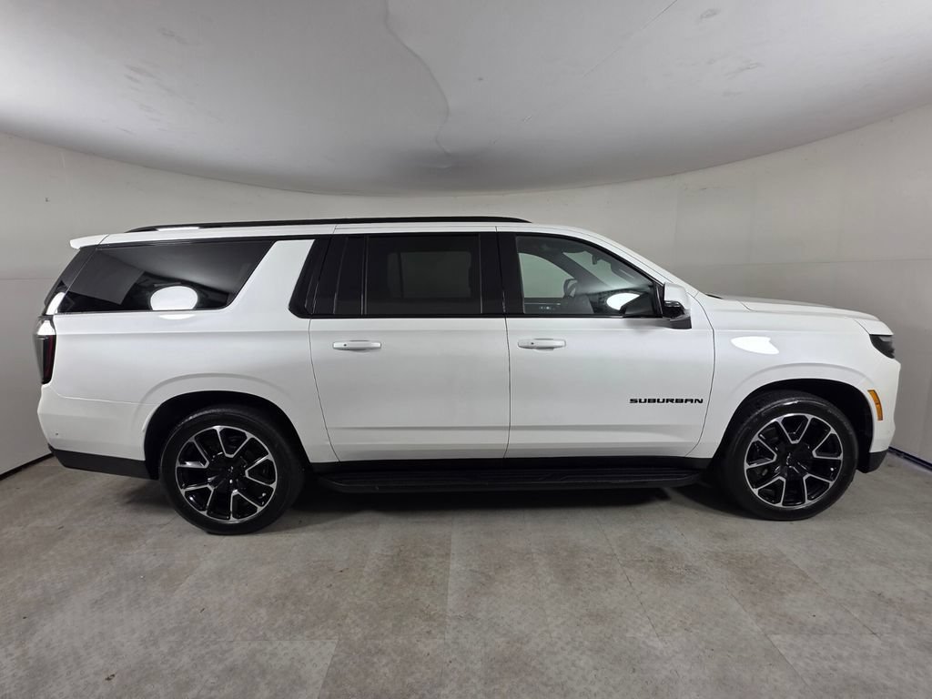 Used 2025 Chevrolet Suburban RST w/ RST Capability Package AWD/4WD image 3