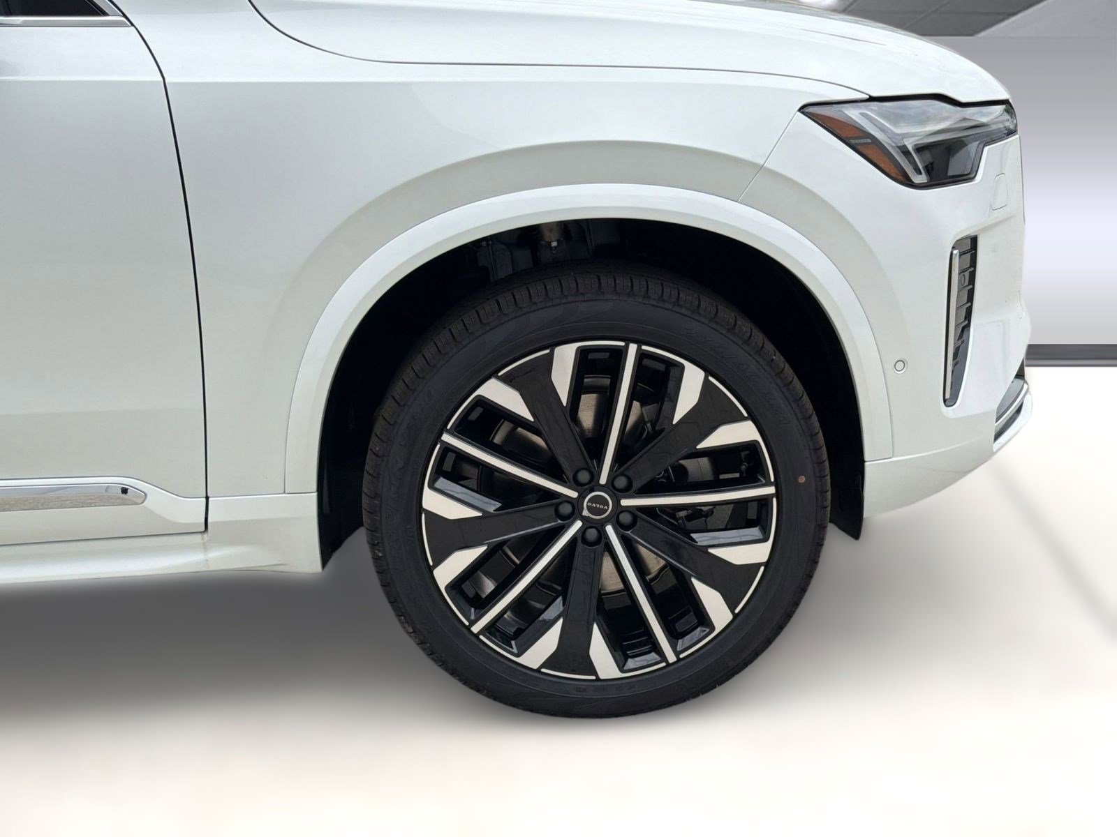 New 2026 Volvo XC90 B6 Plus w/ Protection Package AWD/4WD image 11