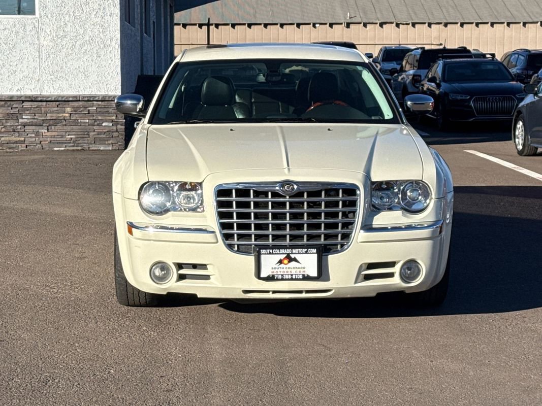Used 2010 Chrysler 300 C w/ Luxury Group II image 2