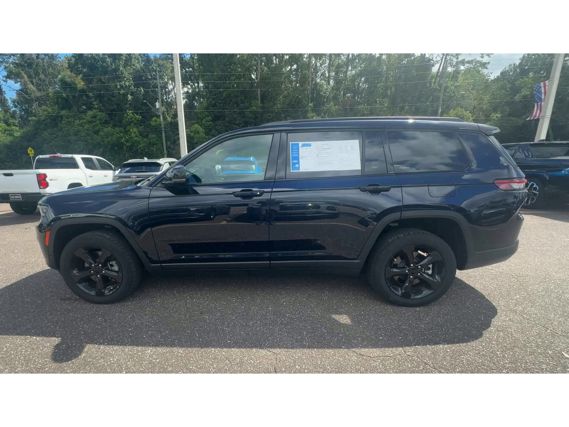 Used 2024 Jeep Grand Cherokee L Limited w/ Black Appearance Package RWD image 5
