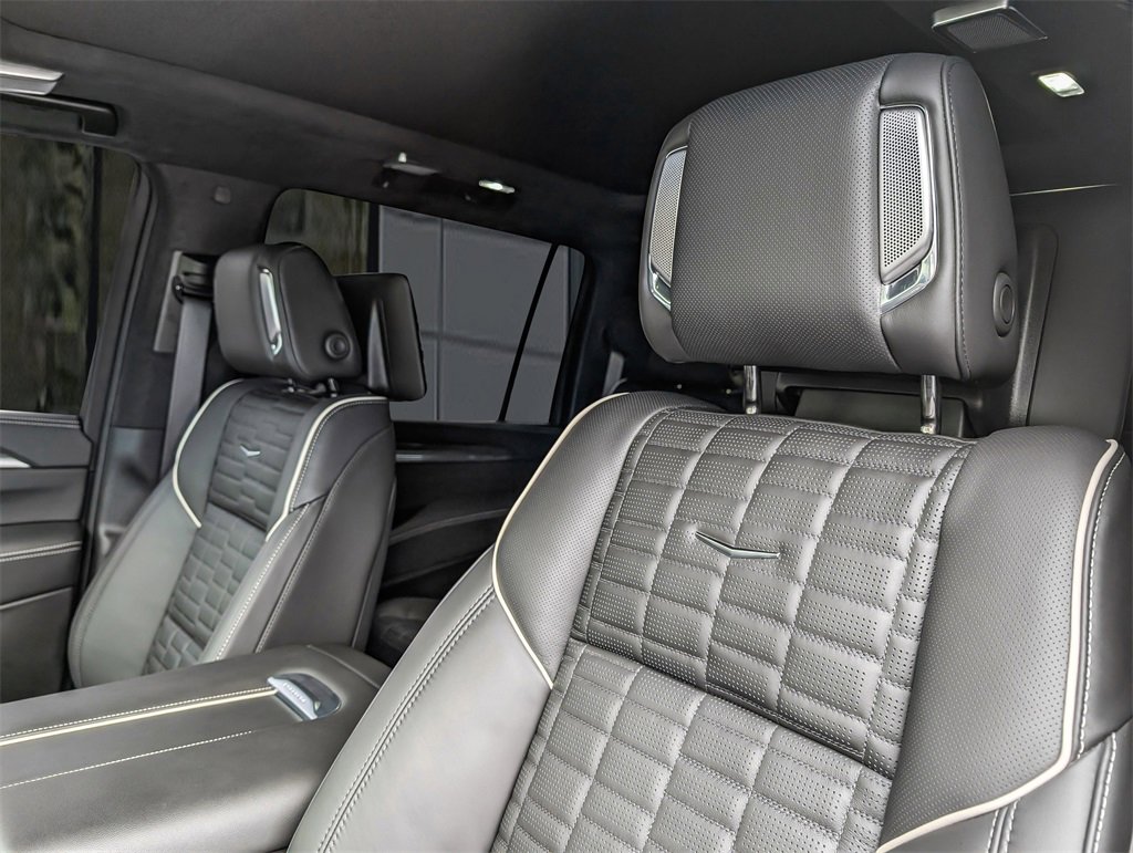 Used 2025 Cadillac Escalade ESV V image 11
