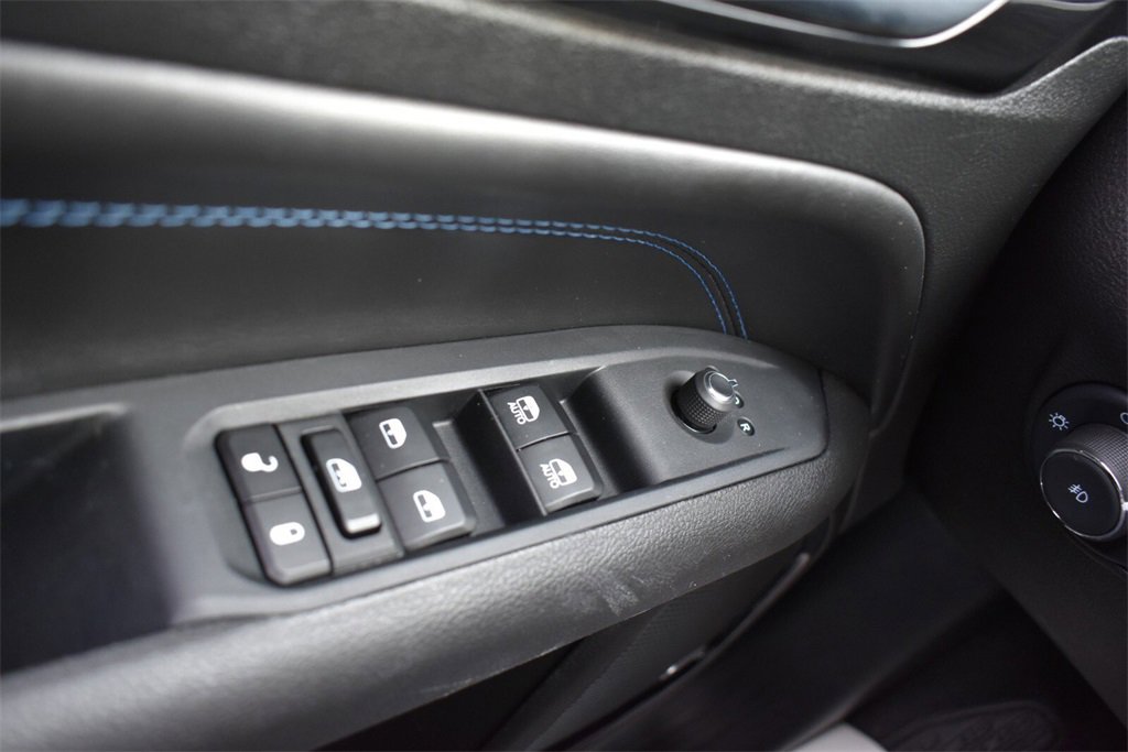 Used 2025 Jeep Compass Limited w/ High Altitude Package image 24