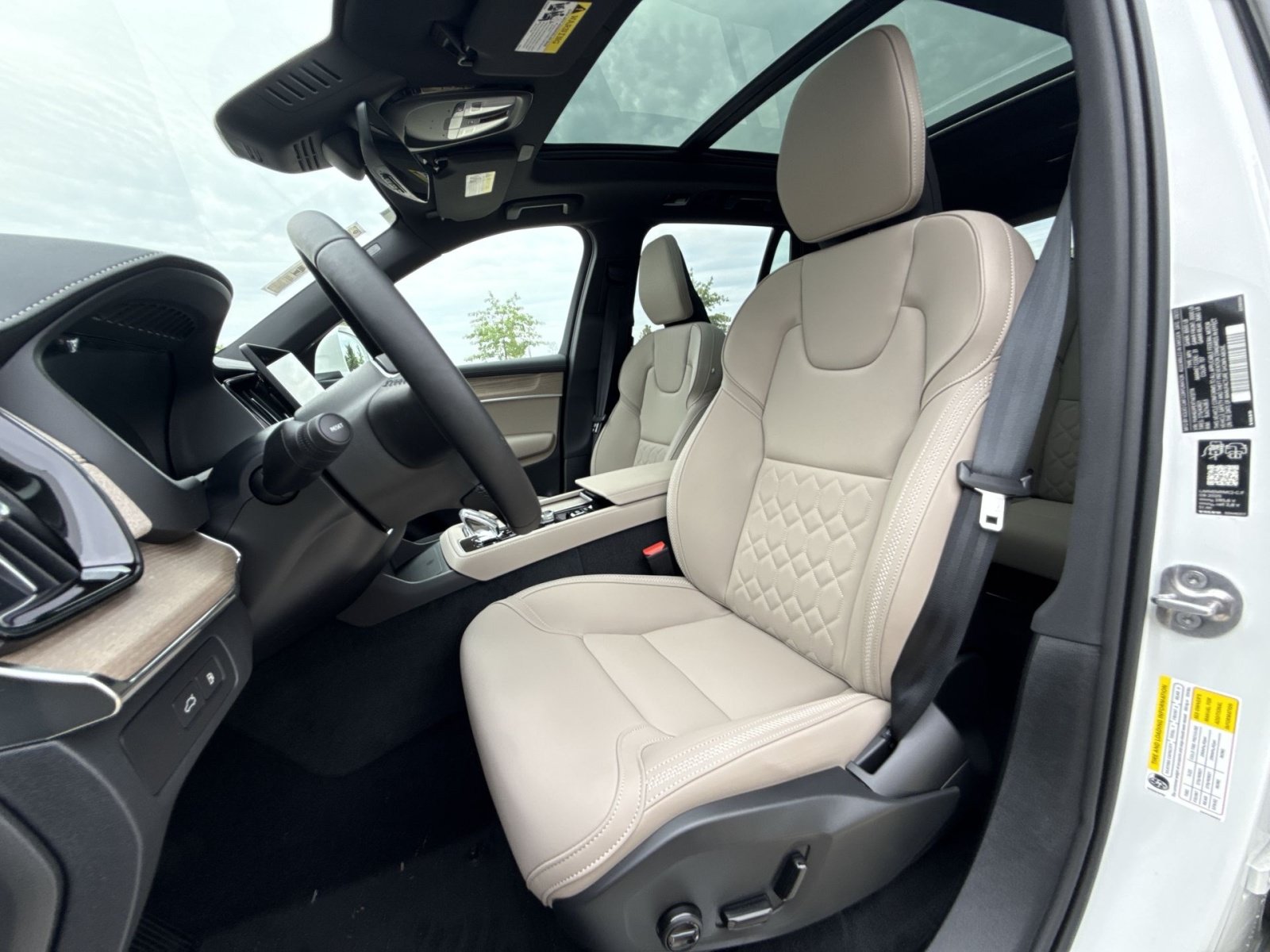 New 2026 Volvo XC90 T8 Plus w/ Protection Package Premier AWD/4WD image 21