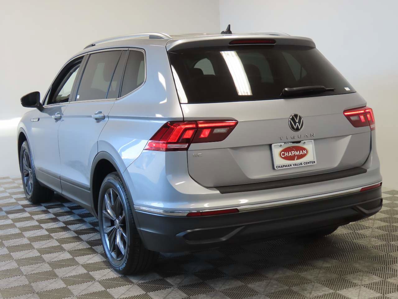 Used 2024 Volkswagen Tiguan SE image 3