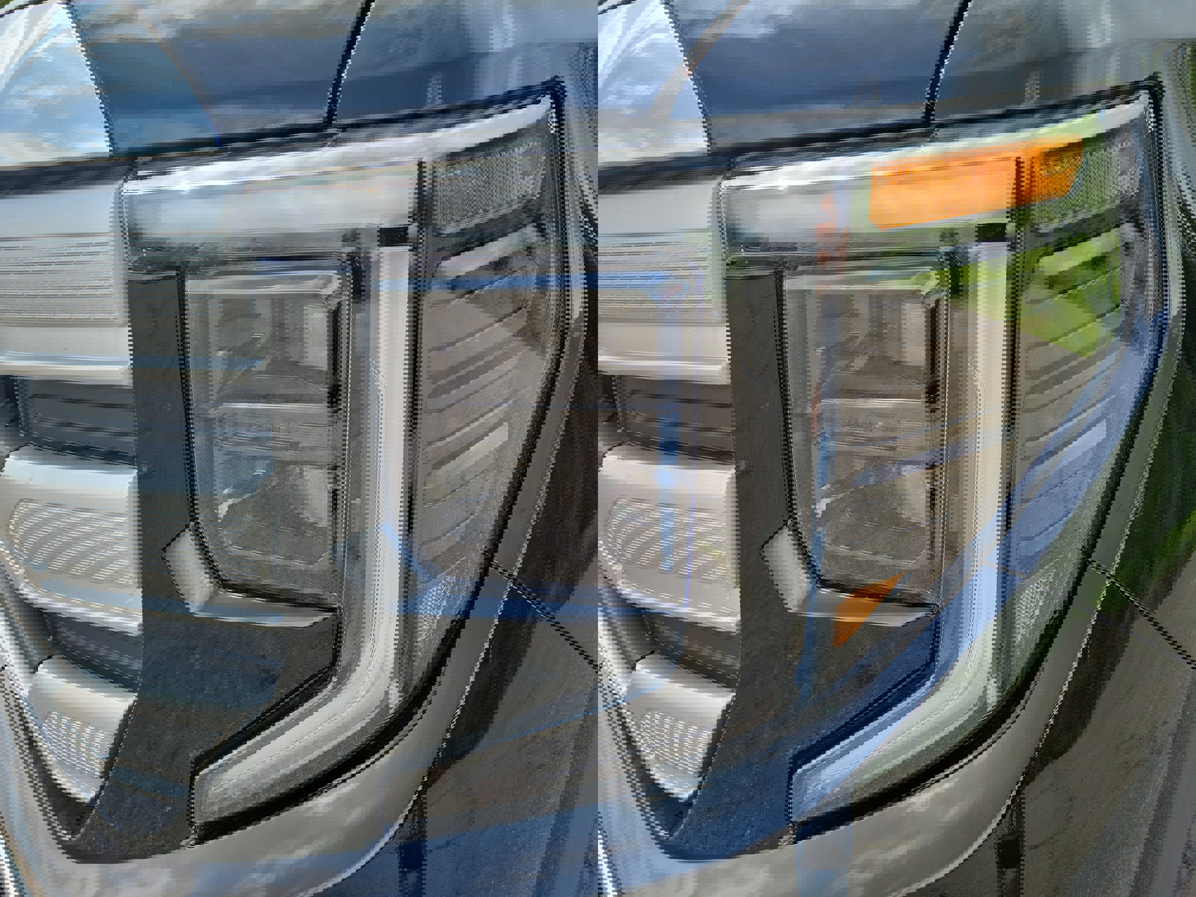 New 2025 GMC Sierra 1500 SLE w/ Preferred Package image 14