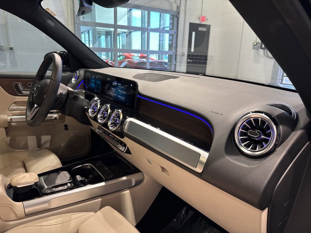 Used 2023 Mercedes-Benz EQB 300 4MATIC w/ Exclusive Package image 34