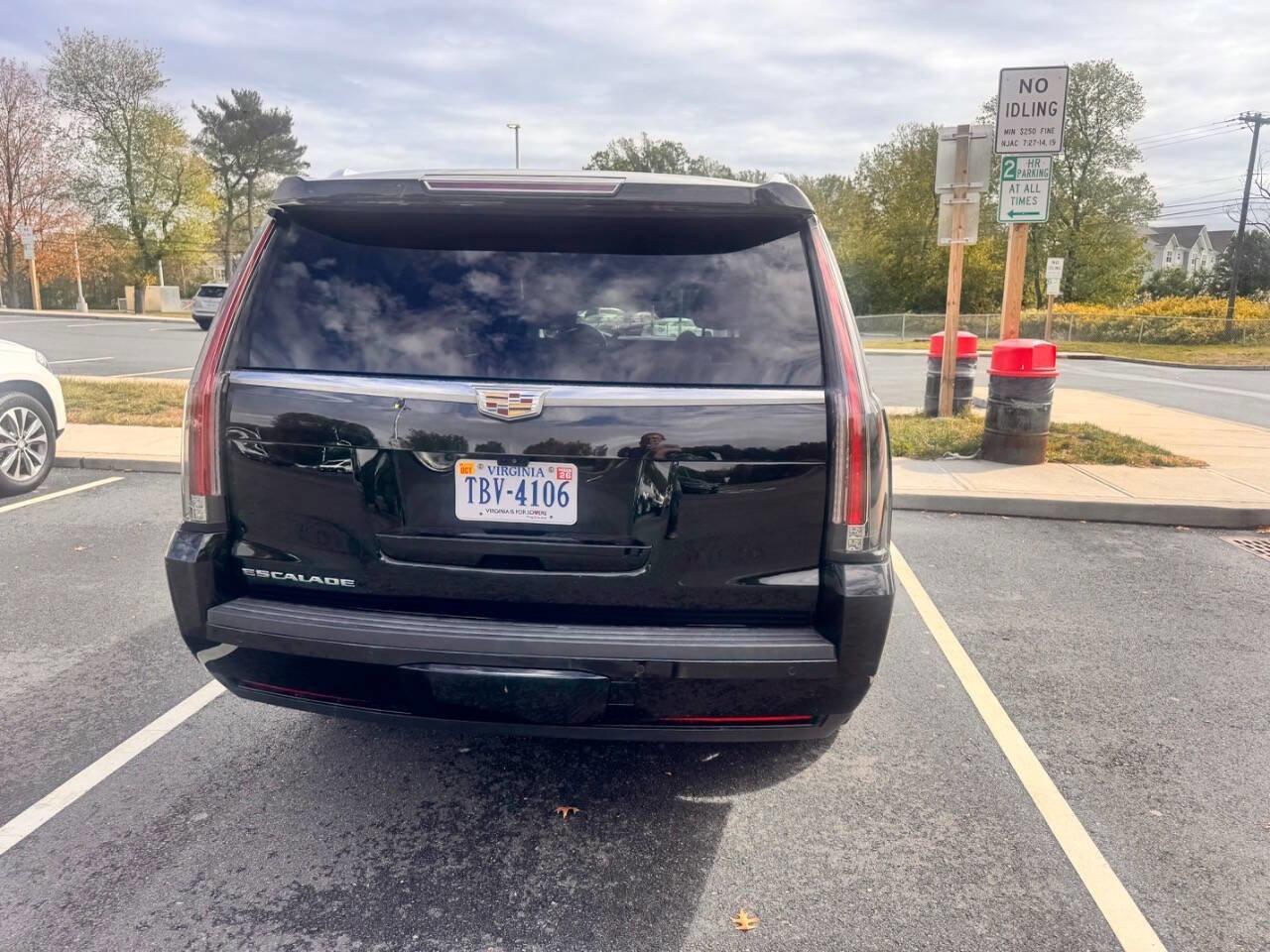 Used 2019 Cadillac Escalade ESV Premium Luxury image 6