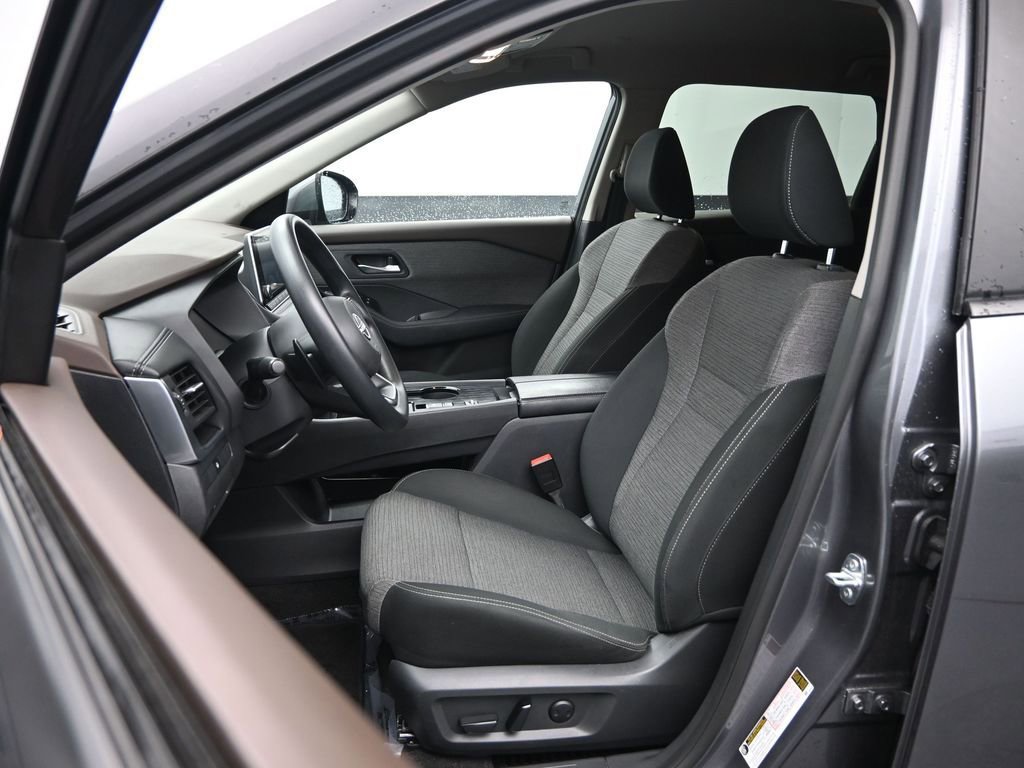 Used 2023 Nissan Rogue SV image 25