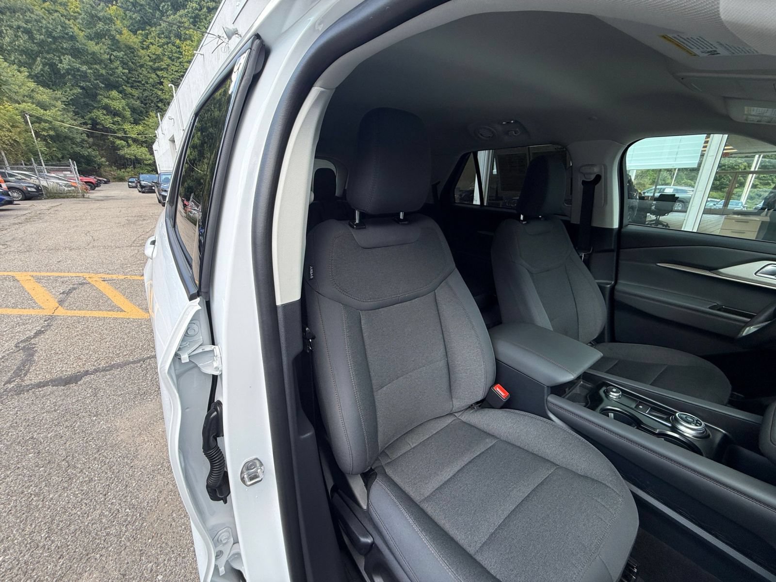 Used 2026 Ford Explorer Active AWD/4WD image 37