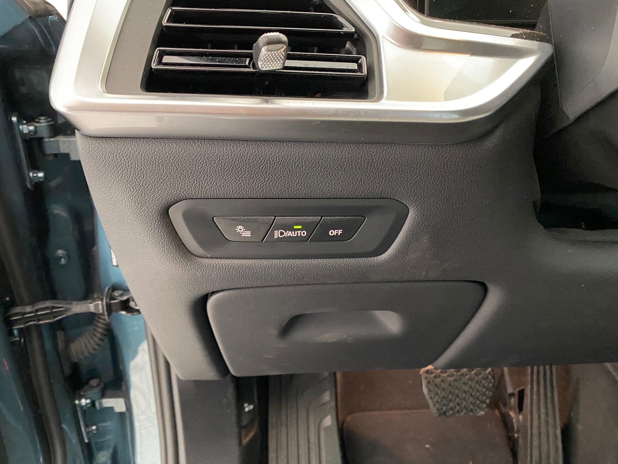 Used 2025 BMW X5 xDrive50e w/ Premium Package image 23