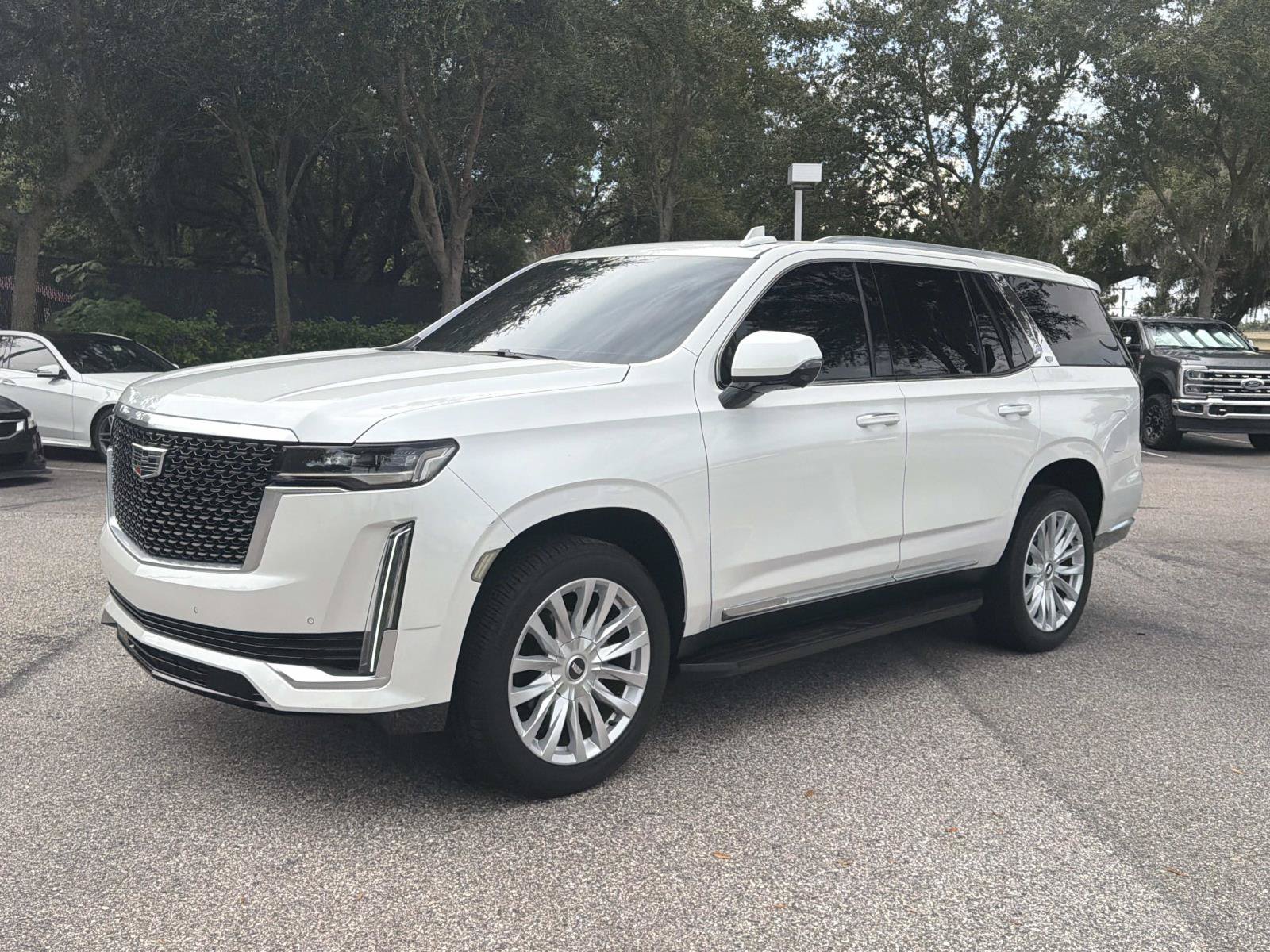 Used 2023 Cadillac Escalade Luxury RWD image 7