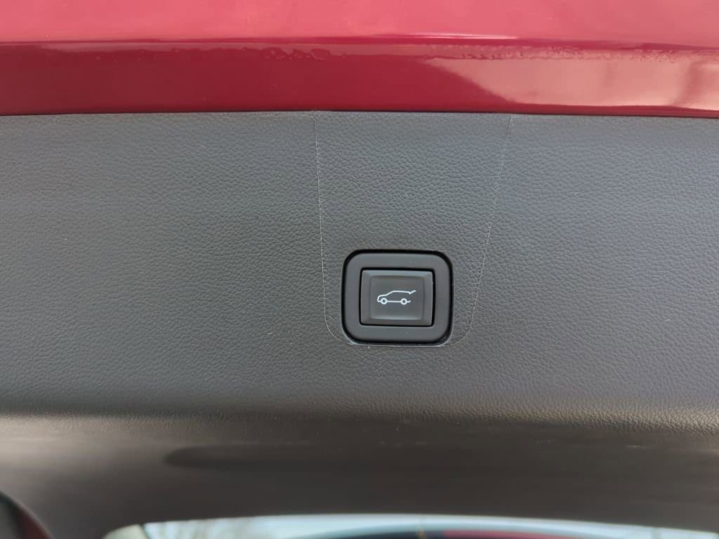 Certified 2023 Chevrolet Traverse RS w/ LPO, Floor Liner Package image 9