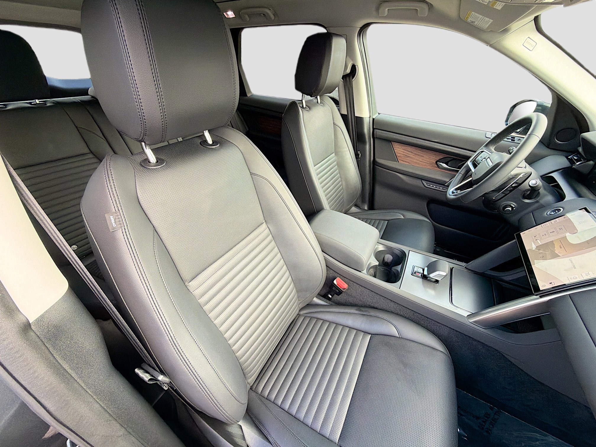 Used 2025 Land Rover Discovery Sport S image 14