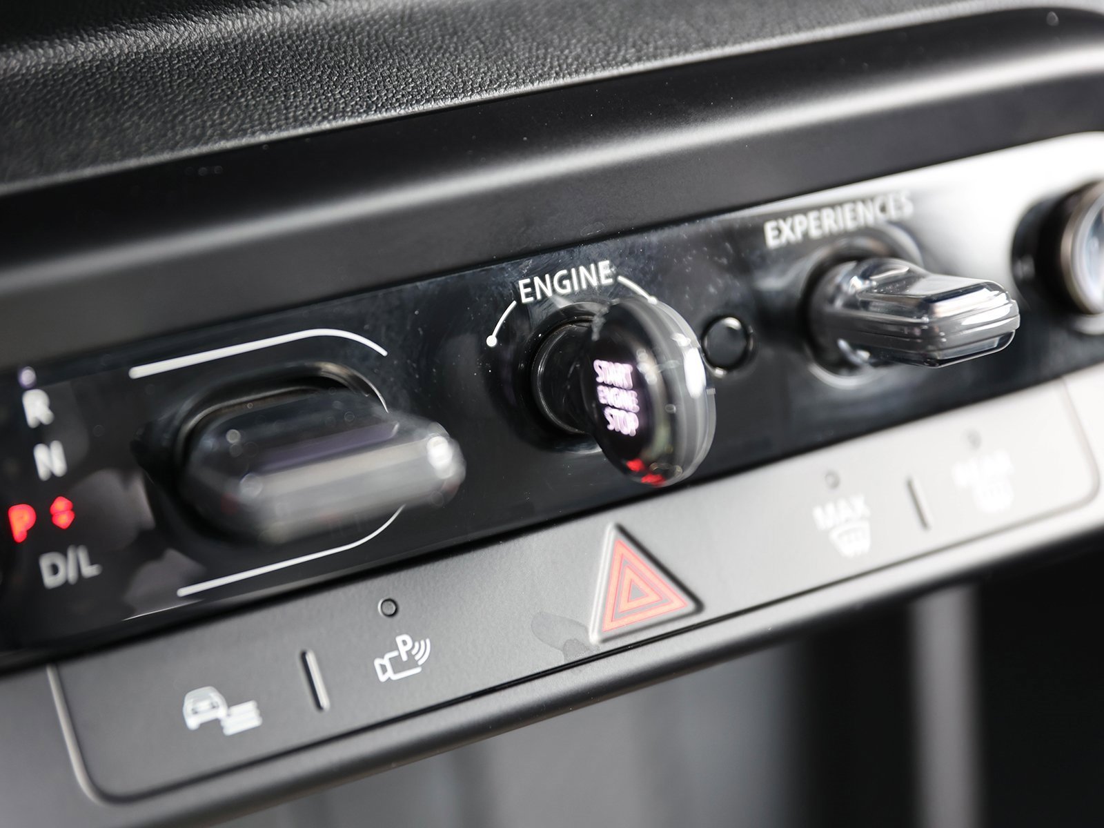 Used 2025 MINI Cooper 2-Door Hardtop image 25