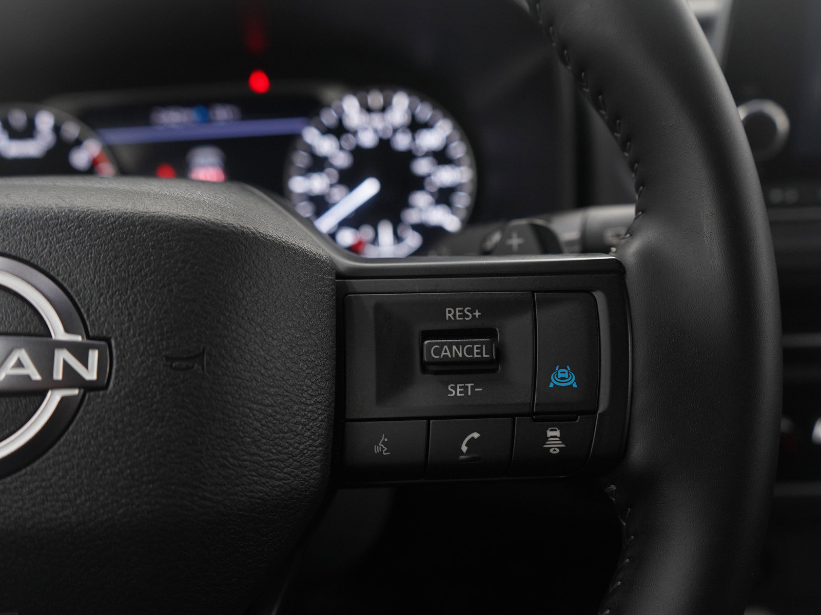 Used 2025 Nissan Rogue SV image 25