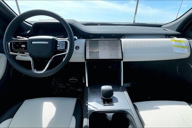New 2026 Land Rover Discovery Sport Landmark image 5
