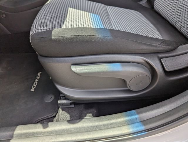 Used 2022 Hyundai Kona SE image 20