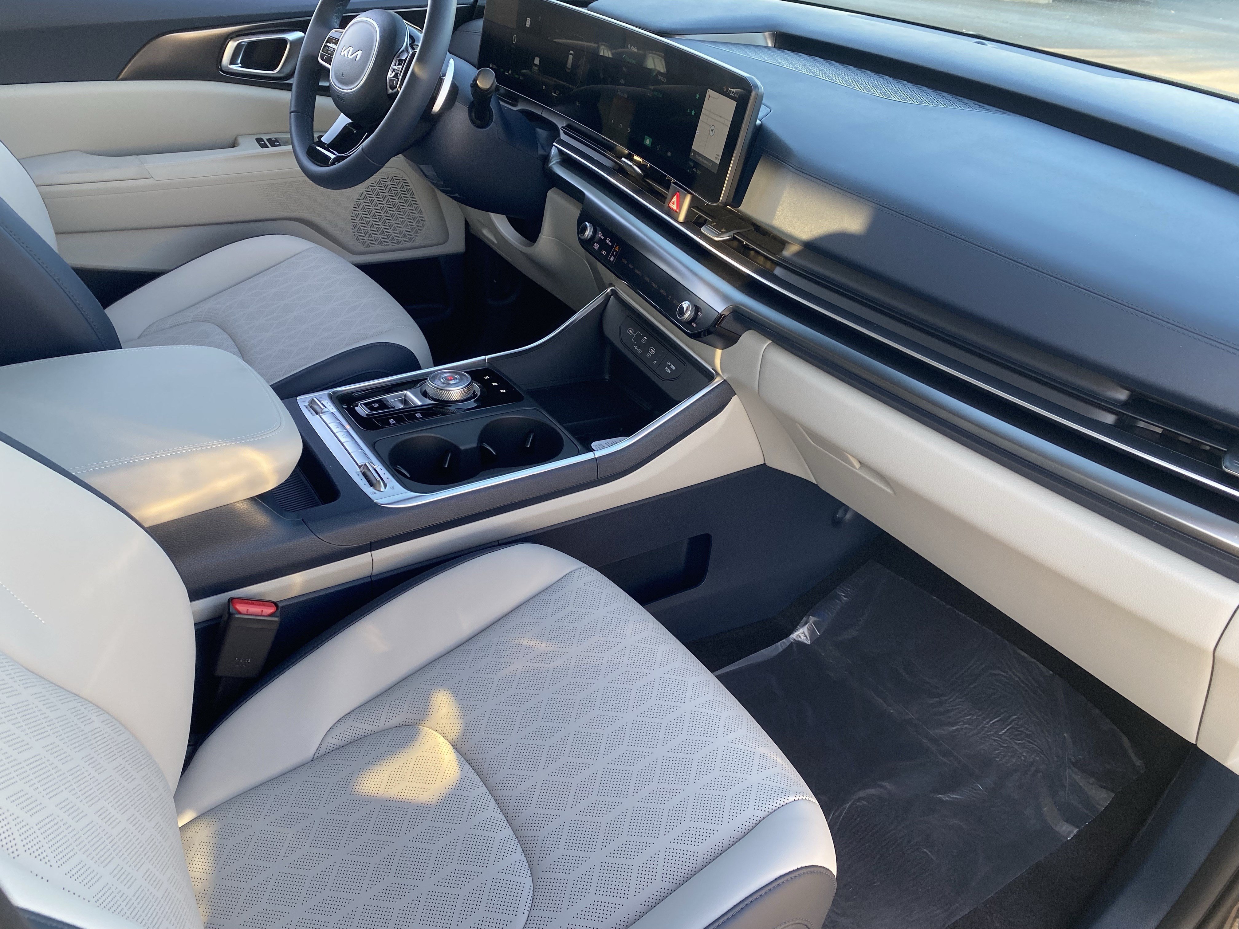 New 2026 Kia Carnival SX w/ SX Dark Edition Package FWD image 10