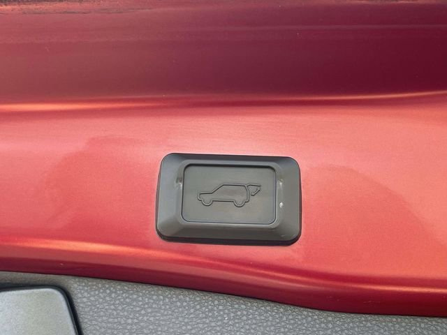 Used 2021 Toyota RAV4 XLE w/ Convenience Package image 14