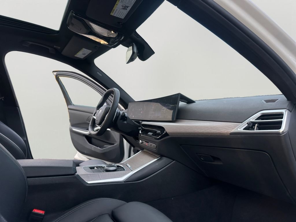 Used 2025 BMW 330i xDrive Sedan image 11