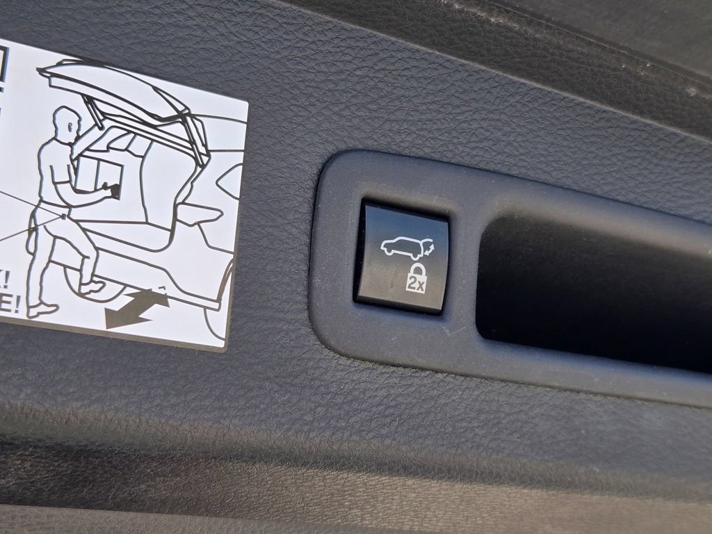 Used 2023 Toyota Sienna XLE FWD image 24