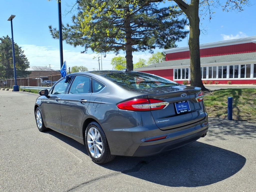 Used 2020 Ford Fusion SE FWD image 11