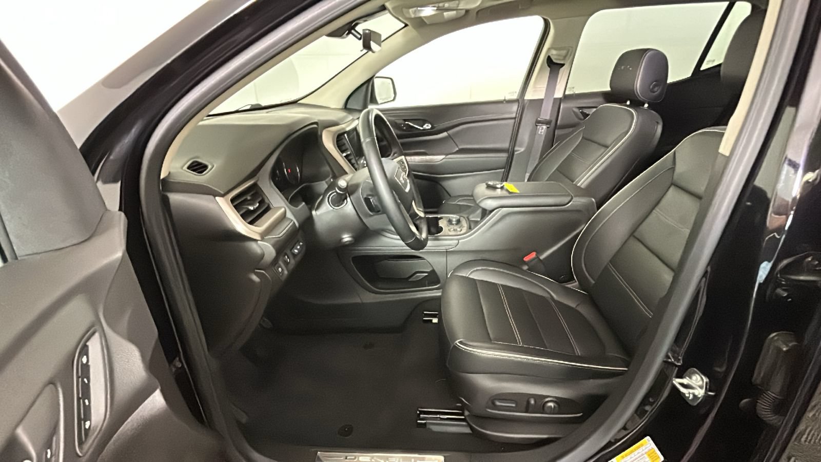 Used 2023 GMC Acadia Denali w/ Black Diamond Edition AWD/4WD image 13
