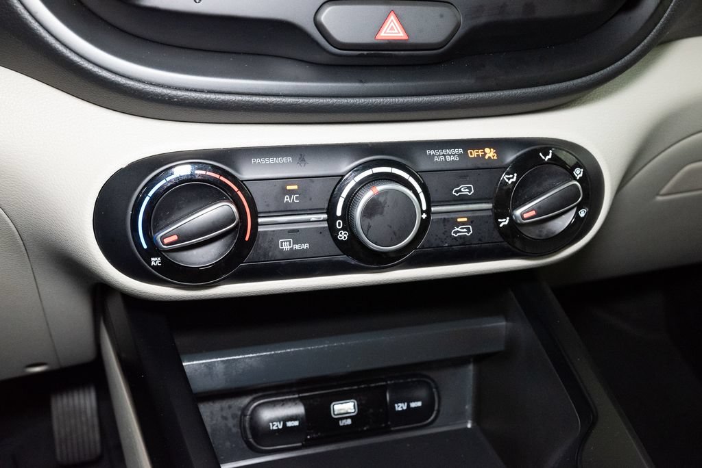 Certified 2025 Kia Soul LX w/ LX Technology Package FWD image 17
