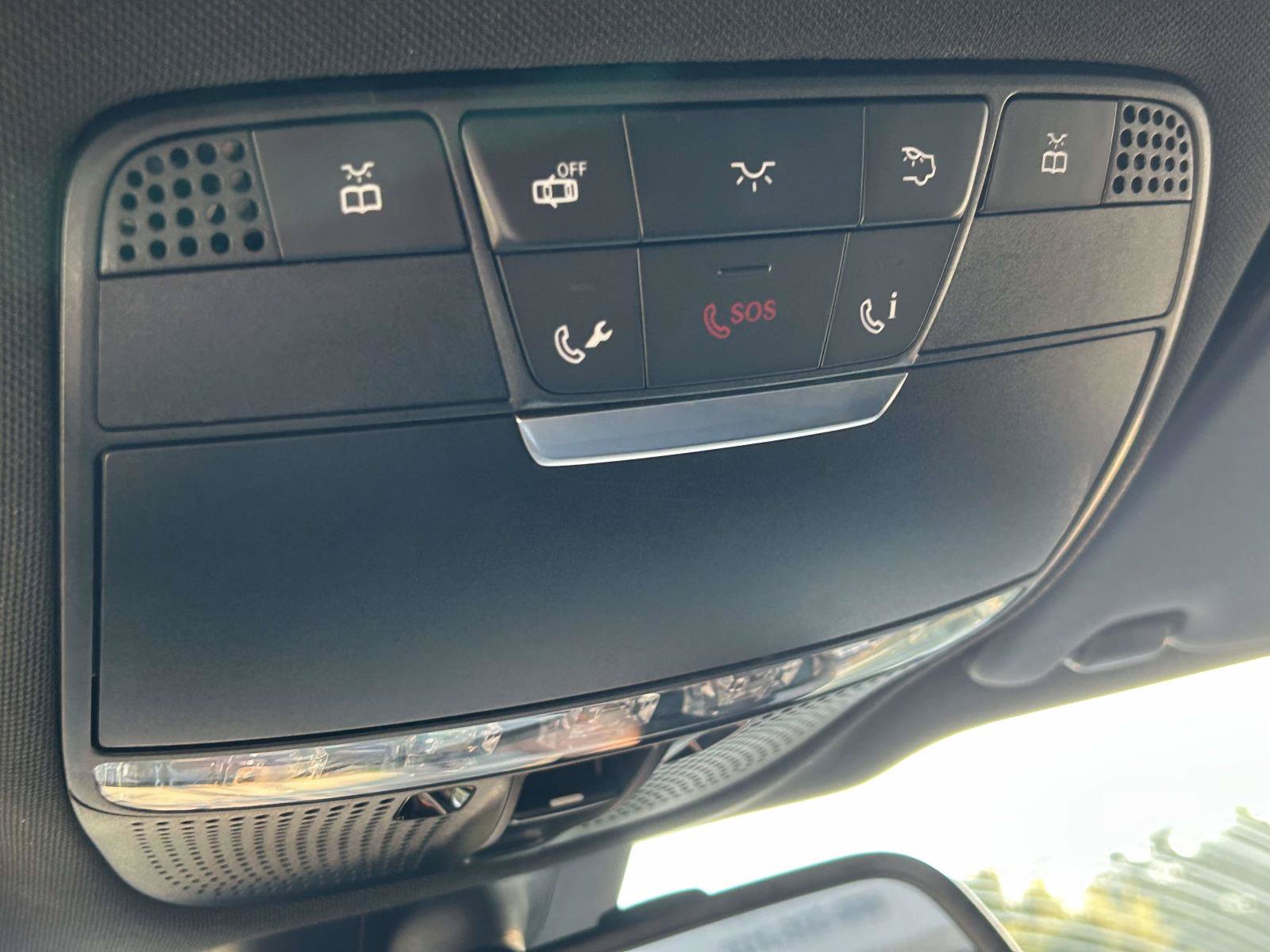 Used 2018 Mercedes-Benz GLC 300 4MATIC image 40