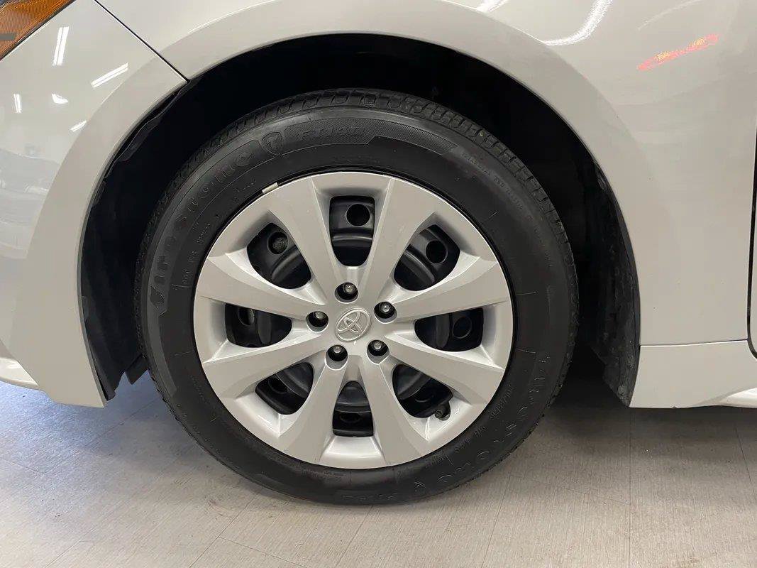 Used 2025 Toyota Corolla LE FWD image 47