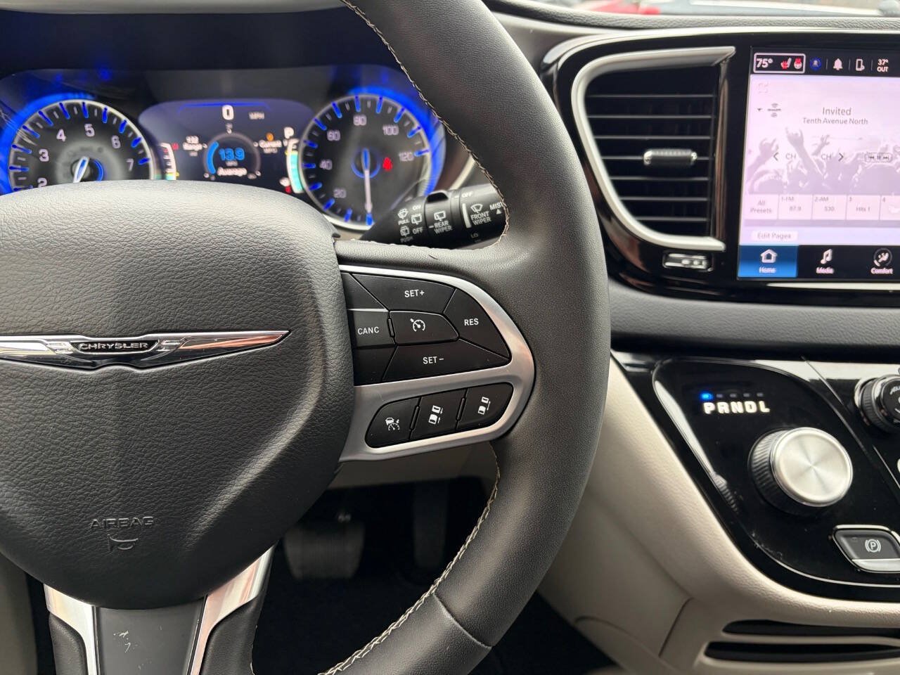 Used 2024 Chrysler Pacifica Touring-L FWD image 22