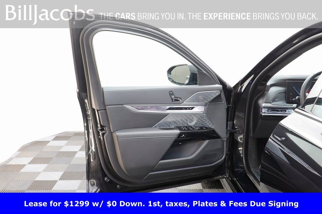 Certified 2025 BMW 760i xDrive w/ Executive Package image 5