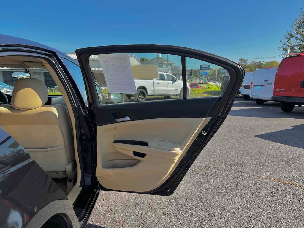 Used 2011 Honda Accord LX-P image 19