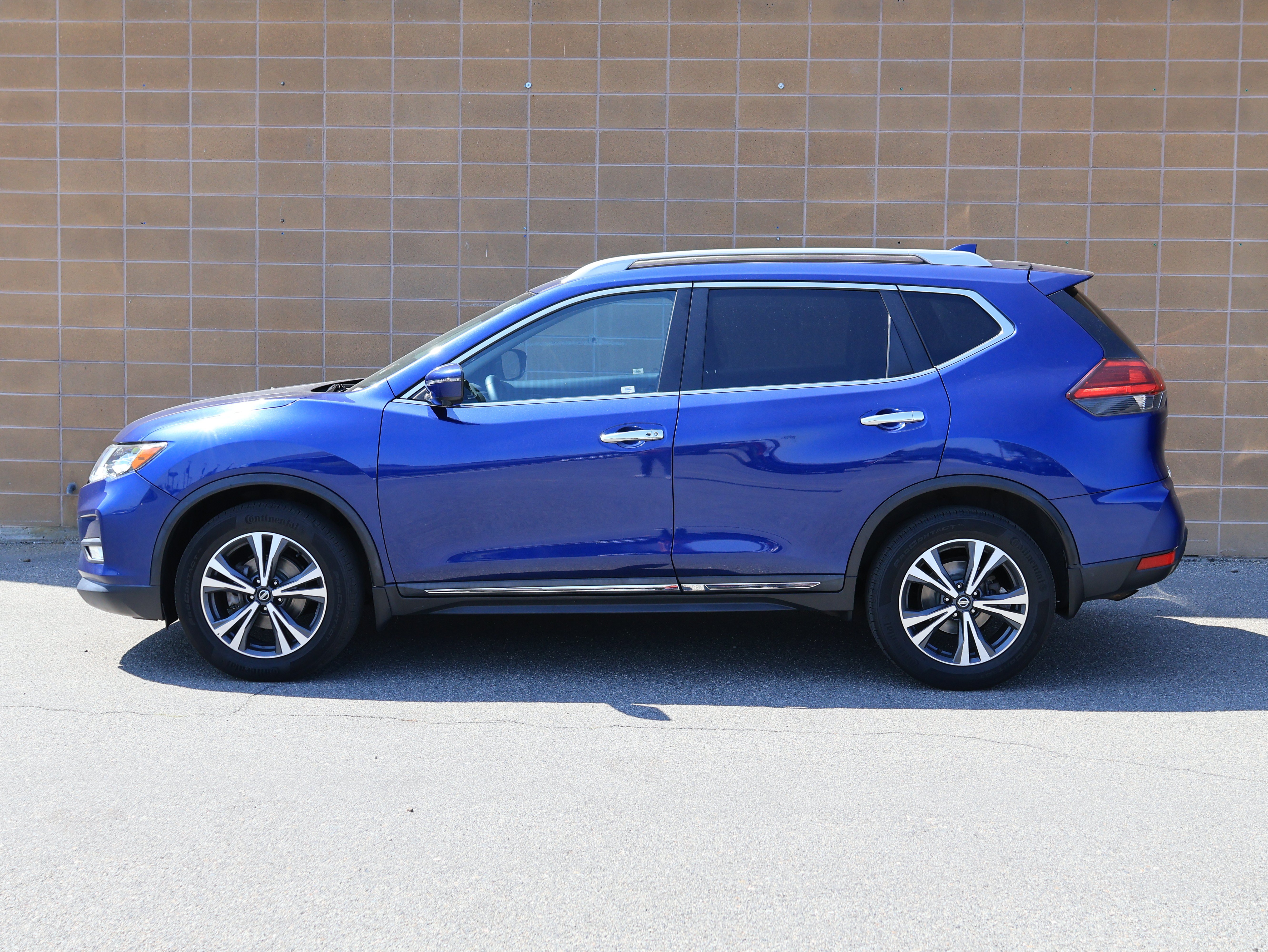 Used 2017 Nissan Rogue SL w/ SL Premium Package AWD/4WD image 7