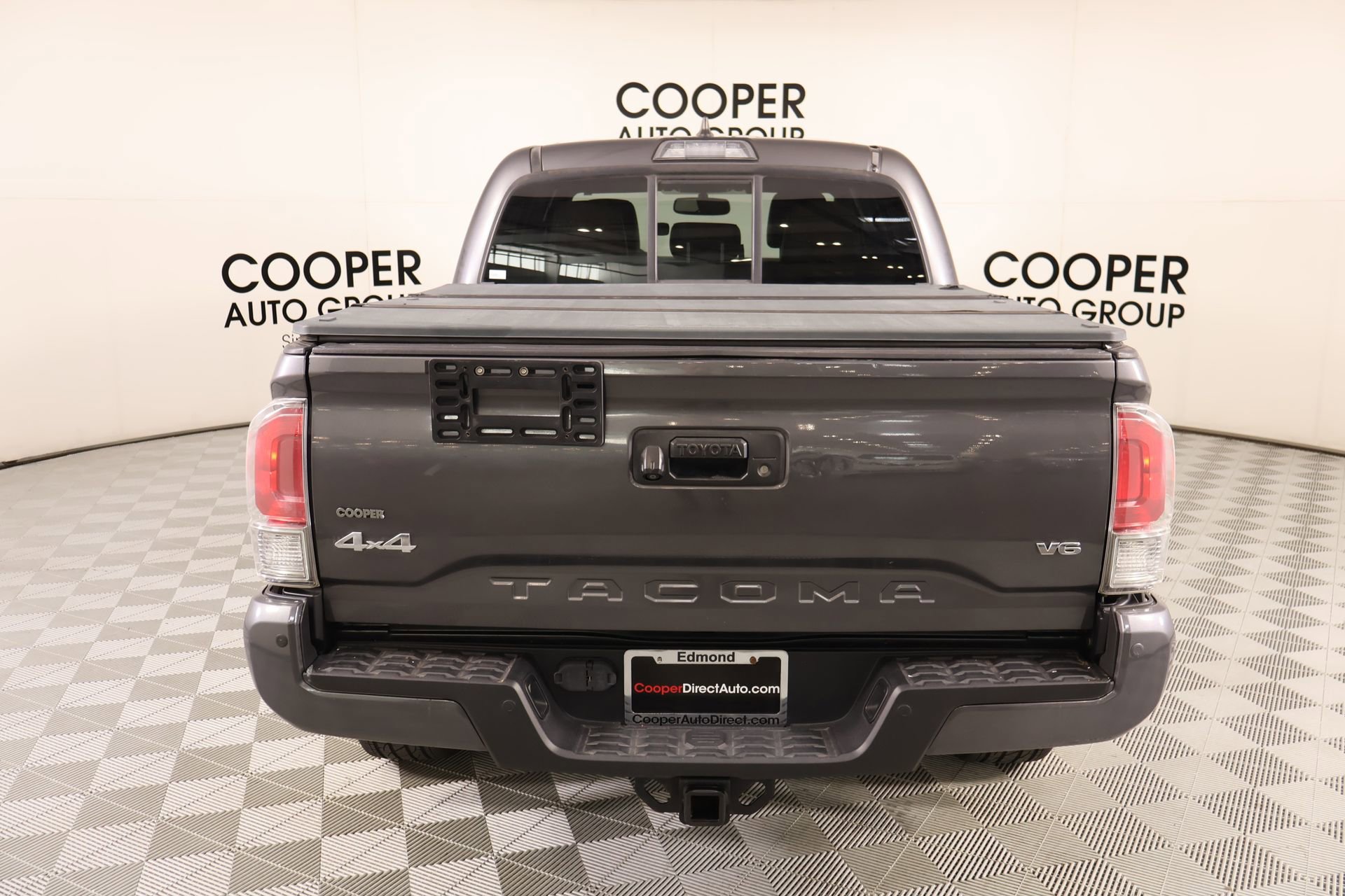 Used 2016 Toyota Tacoma Limited w/ Towing Package image 23