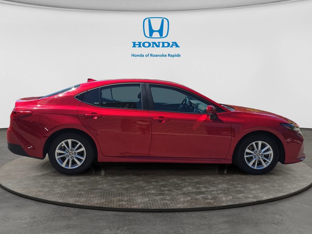 Used 2025 Toyota Camry SE FWD image 6