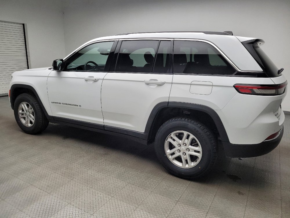 Used 2023 Jeep Grand Cherokee Laredo AWD/4WD image 3
